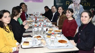 Kaymakam Dolu Öğrencilerle İftar Yaptı