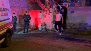 Kayseride bacağından yaralanan şahıs, ekiplerin ikazına rağmen tütün yaktı