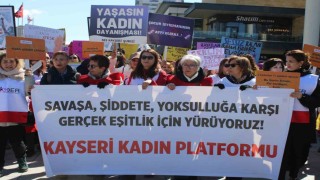 Kayseride kadınlar kadın hakları için yürüdü
