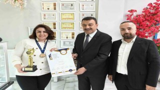 Kayserili pasta şefi Yunanistanda Türk bayrağını dalgalandırdı