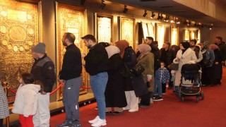 Kayserililer iftarın ardından ‘Kutsal Emanetlere koştu
