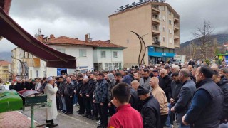 Kazada hayatını kaybeden nişanlı çift yan yana toprağa verildi