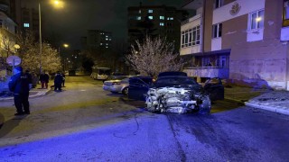 Kazada savrulan otomobil duvarı yıktı: 1i ağır 5 yaralı