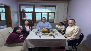 Kemah Kaymakamı Tutay ailesiyle iftar sofrasında buluştu