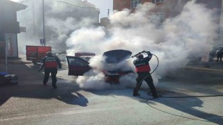 Keşanda otomobilde çıkan yangın büyümeden söndürüldü