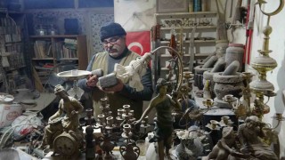 Kiliste taş oymacılığının son ustası bayramda da tezgah başında