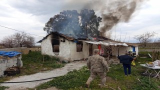Kırıkhanda müstakil ev alevlere teslim oldu