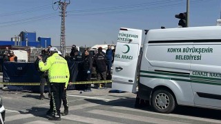 Kırmızı ışıkta bekleyen hafif ticari araca motosiklet çarptı: 1 ölü