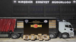 Kırşehirde durdurulan kamyonda 5,5 ton kaçak tütün ele geçirildi