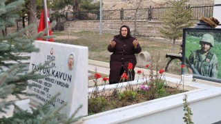 Kırşehirde şehitlikte duygusal anlar yaşandı