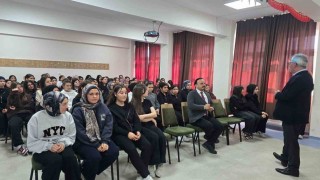 Kız meslek lisesinde bilim söyleşisi