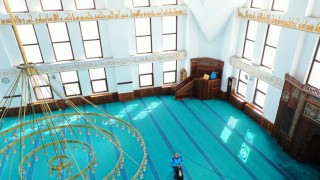 Kocasinanda camiler Ramazanda da gül kokuyor