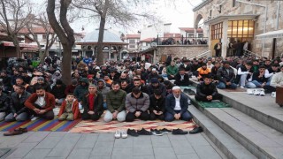Konyada Bayram Namazında camiler doldu