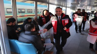 Konyada iftar vaktine yolda yakalananlara iftarlık ikram edildi