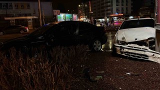 Konyada otomobiller çarpıştı: 2 yaralı