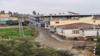 Köşkte dolu yağışı etkili oldu, yollar beyaza büründü