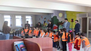 Köyceğizde minik kalpler kütüphane ile buluştu