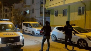 Kurşunlanan evde anne-oğul yaralandı