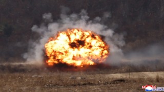 Kuzey Korede tank birliklerinin katılımıyla taktik saldırı tatbikatı
