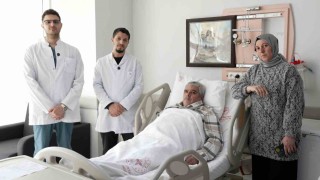 Malatyada 20 santimetrelik kitle kapalı yöntemle çıkarıldı