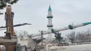 Malatyada depremde hasar gören cami kontrollü şekilde yıkıldı
