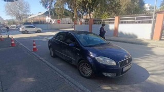 Manavgatta otomobille çarpışan motosikletli yaralandı