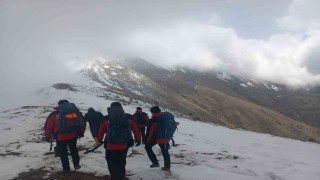 Manisada kayıp amatör dağcıyı arama ve kurtarma çalışmaları devam ediyor