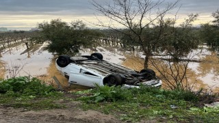 Manisada kaza yapan sürücü otomobilini bırakıp kaçtı