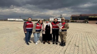 Mardinde jandarma kadın sürücüleri karanfille karşıladı, KADESi anlattı