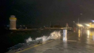 Marmariste şiddetli fırtına etkili oluyor