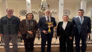 Masa tenisi turnuvasında dereceye giren sağlık personeline tebrik
