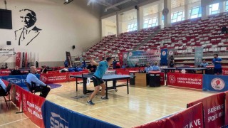 Masa tenisinin kalbi Eskişehirde attı: 120 sporcu kıyasıya yarıştı
