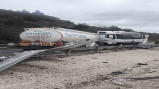 Mazot yüklü tanker kontrolden çıkarak karşı şeride geçti
