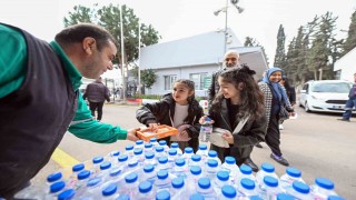 Mersinde bayramda mezarlıklarda vatandaşlar yalnız bırakılmıyor