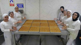 Meslek liseli kızların Ramazanda baklava mesaisi