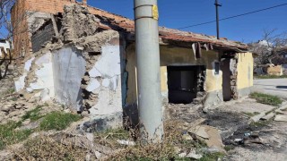 Metruk evler çevreye tehlike saçıyor