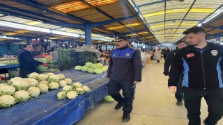 Meyve sebze pazarında fiyat etiketi denetimi