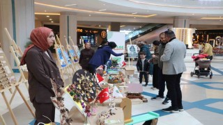 Minik ellerin doğaya dokunuşu