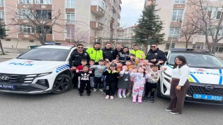 Minik öğrenciler polislik mesleğini yakından tanıdı