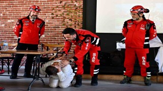 Muratpaşa Belediyesinden özel bireylere afet farkındalık eğitimi