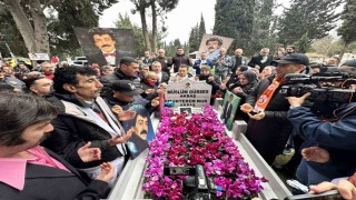 Müslüm Baba unutulmadı: Sevenleri ölümünün 13üncü yılında mezarı başında buluştu