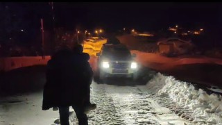 Muşta kapanan köy yolu şeker hastası için açıldı