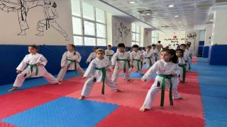 Muşta karate antrenmanları hız kesmeden sürüyor