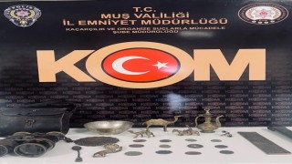 Muşta tarihi eser operasyonu: 25 parça ele geçirildi