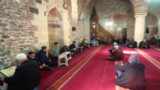 Muştaki asırlık camide mukabele geleneği yaşatılıyor