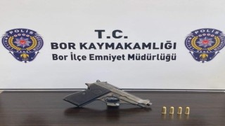 Niğde Borda silah ve çalıntı motosiklet ele geçirildi
