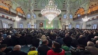Niğdede bayram namazı sonrası bayramlaşma