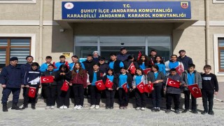 Öğrenciler jandarma karakolunu ziyaret ederek fidan dikti