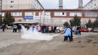 Öğrencilere Afet Farkındalık Eğitimi verilip tahliye tatbikatı düzenlendi