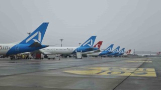 Olumsuz hava şartlarına rağmen İGA İstanbul Havalimanında operasyonlar devam ediyor